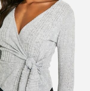 Livi by Olivia Rae grey wrap sweater with tie knot. Size Medium. EUC
